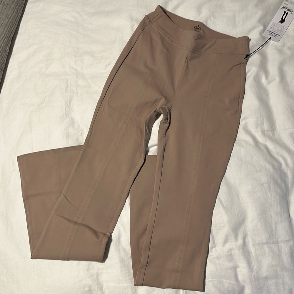 Alo Yoga Airbrush High-Waist Flutter Legging